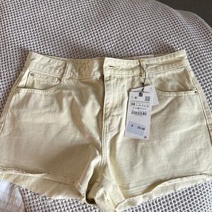 Zara Mid Rise Relaxed Short, Size 6